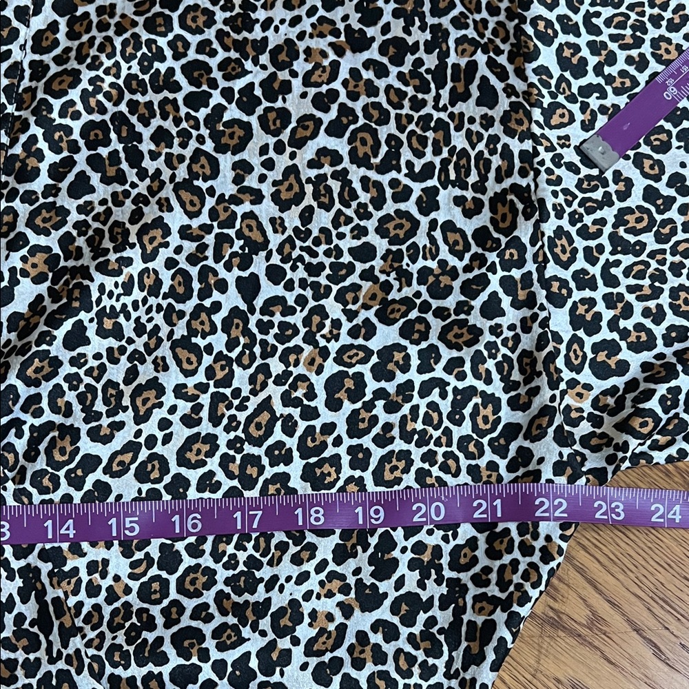 Victoria's Secret Animal Print Satin Robe - Picture 6 of 8